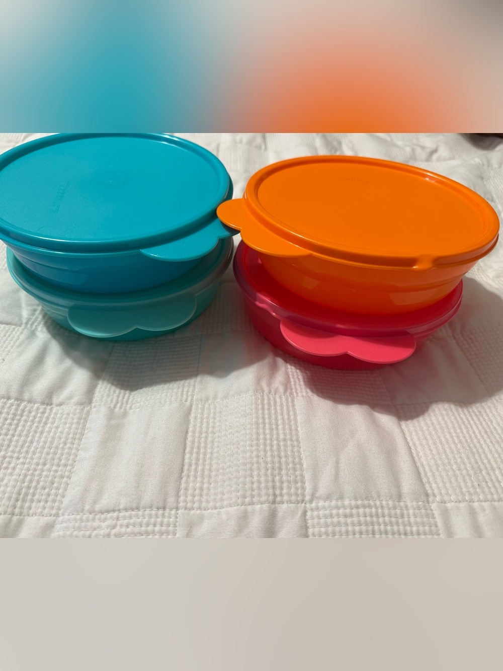 Set of 4 Tupperware Cereal Bowls w Lids